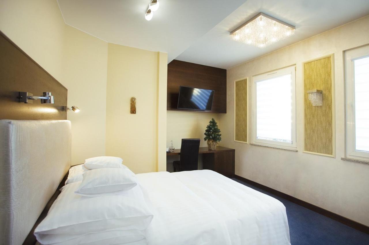 Hotel Inter Bielany Wrocławskie Eksteriør bilde