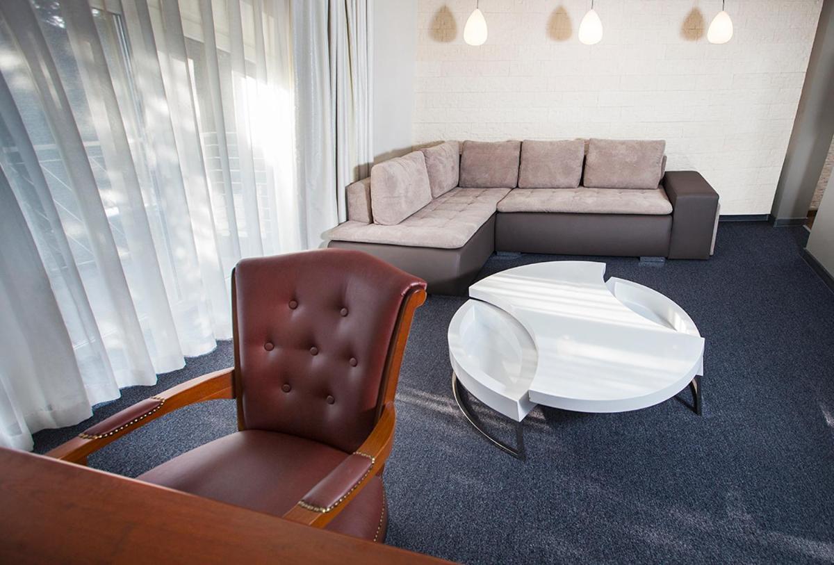 Hotel Inter Bielany Wrocławskie Eksteriør bilde